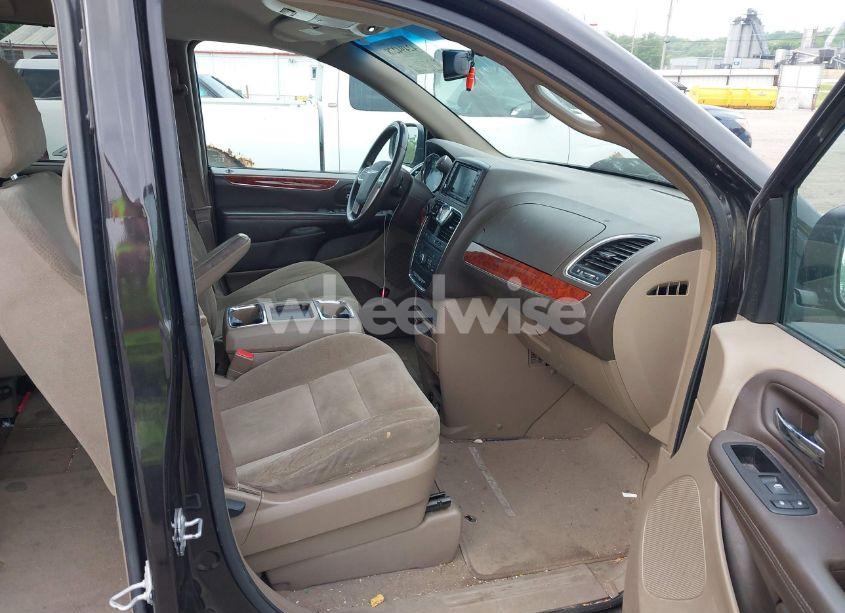 Photo 5 of 2014 Chrysler Town & COUNTRY TOURING (VIN 2C4RC1BG3ER346779)