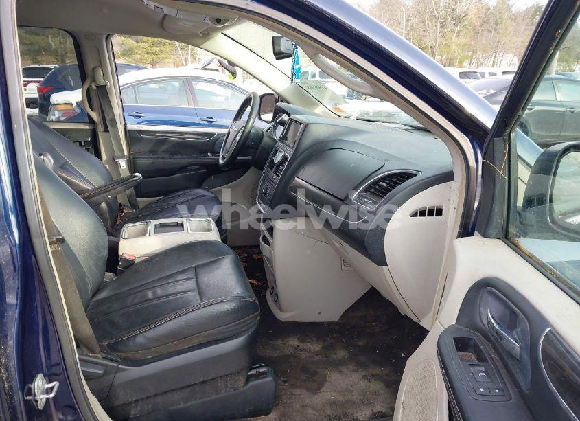 Photo 5 of 2014 Chrysler Town & COUNTRY TOURING (VIN 2C4RC1BG3ER386831)