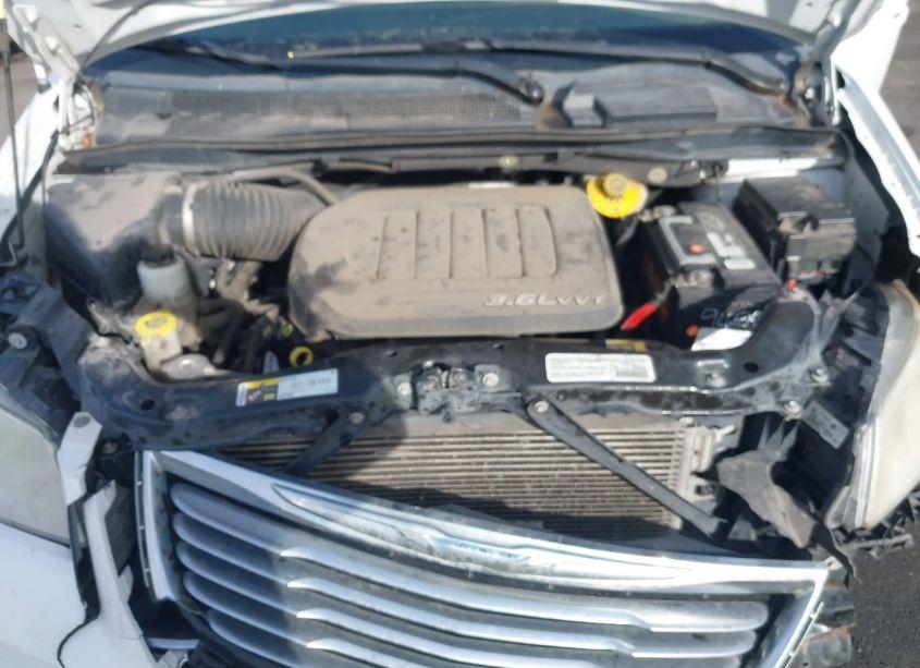 Photo 10 of 2014 Chrysler Town & COUNTRY TOURING (VIN 2C4RC1BG3ER395397)