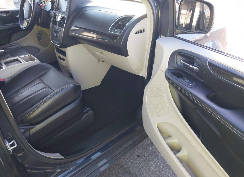 Photo 5 of 2014 Chrysler Town & COUNTRY TOURING (VIN 2C4RC1BG3ER399613)