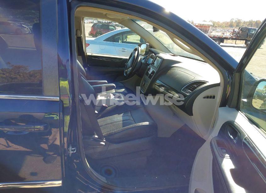 Photo 5 of 2014 Chrysler Town & COUNTRY TOURING (VIN 2C4RC1BG3ER403773)