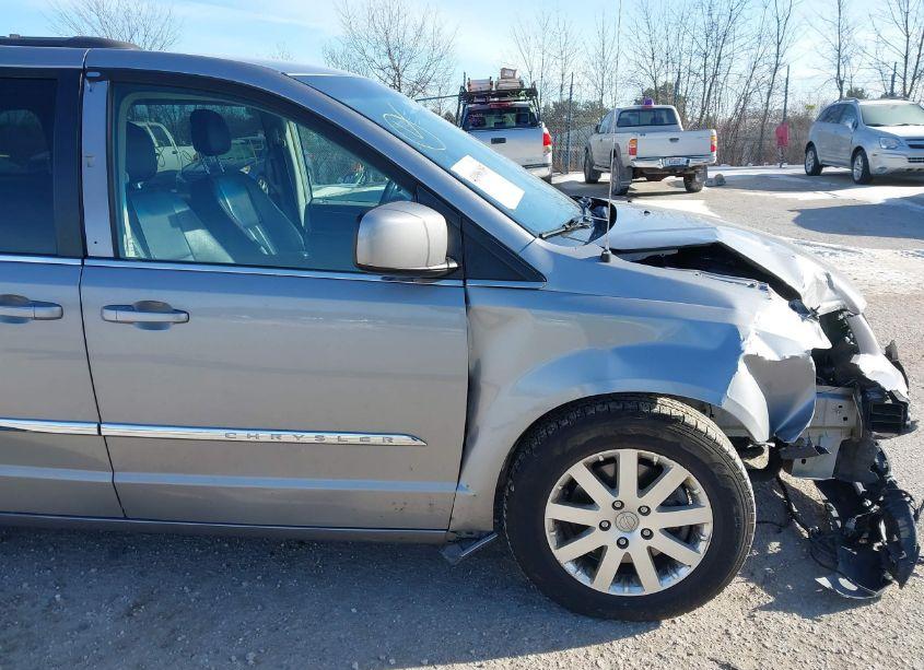 Photo 15 of 2014 Chrysler Town & COUNTRY TOURING (VIN 2C4RC1BG3ER435350)