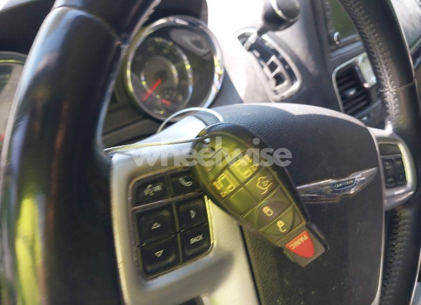 Photo 11 of 2014 Chrysler Town & COUNTRY TOURING (VIN 2C4RC1BG3ER436319)