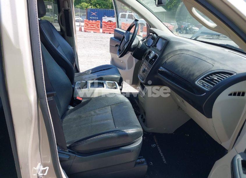 Photo 5 of 2014 Chrysler Town & COUNTRY TOURING (VIN 2C4RC1BG3ER436319)