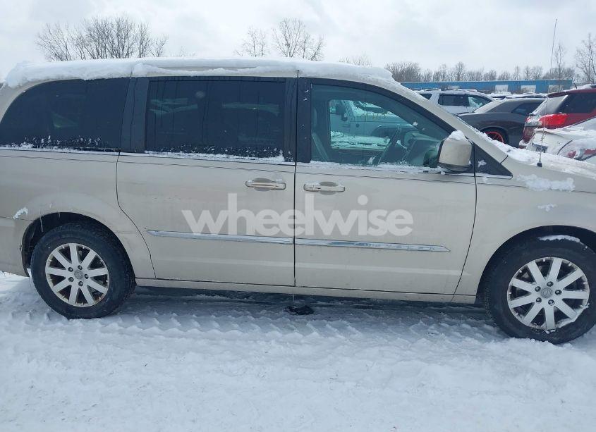 Photo 14 of 2014 Chrysler Town & COUNTRY TOURING (VIN 2C4RC1BG3ER438426)