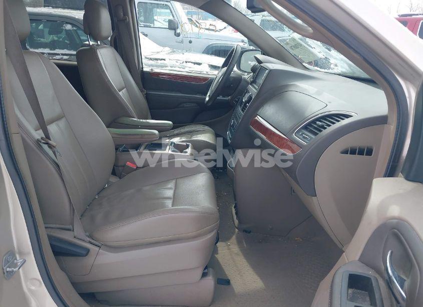 Photo 5 of 2014 Chrysler Town & COUNTRY TOURING (VIN 2C4RC1BG3ER438426)