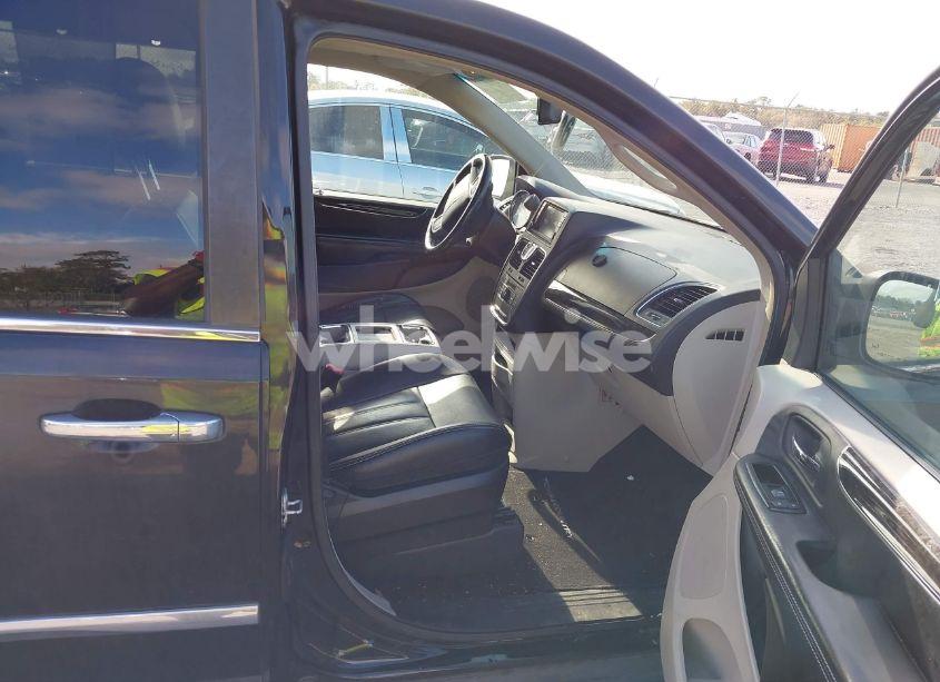 Photo 5 of 2014 Chrysler Town & COUNTRY TOURING (VIN 2C4RC1BG3ER467246)