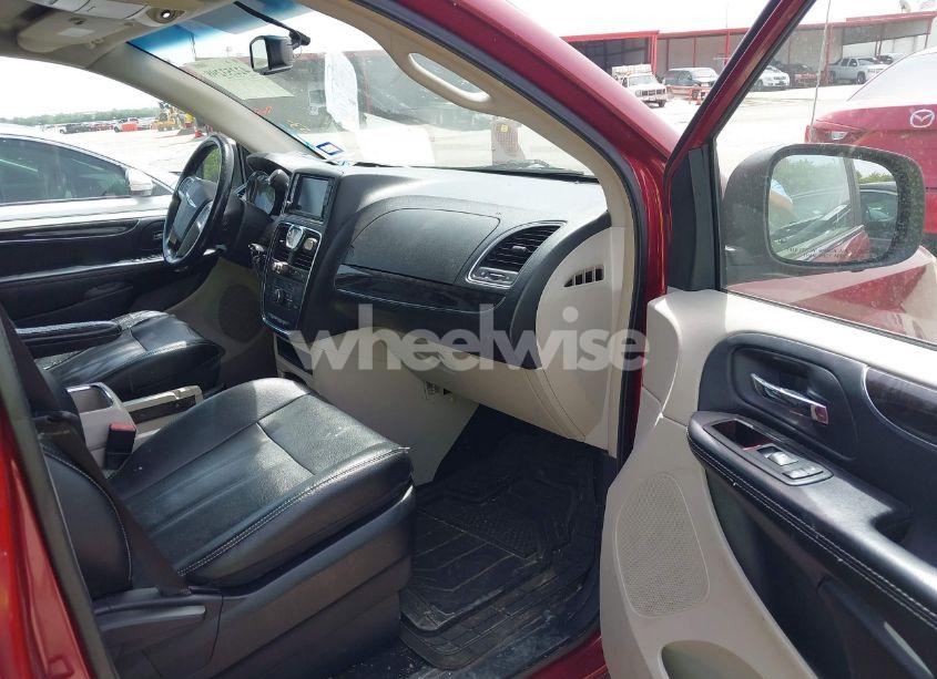 Photo 5 of 2015 Chrysler Town & COUNTRY TOURING (VIN 2C4RC1BG3FR552847)