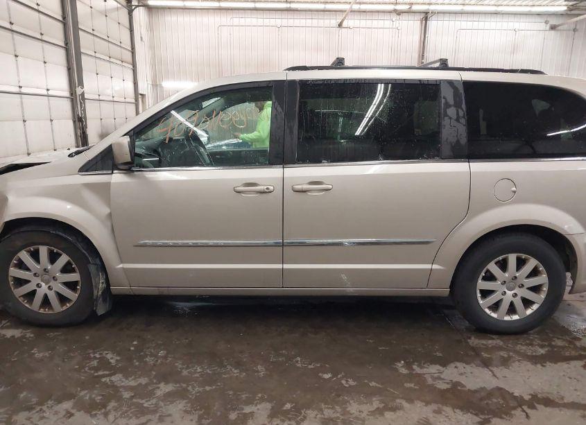 Photo 15 of 2015 Chrysler Town & COUNTRY TOURING (VIN 2C4RC1BG3FR582169)