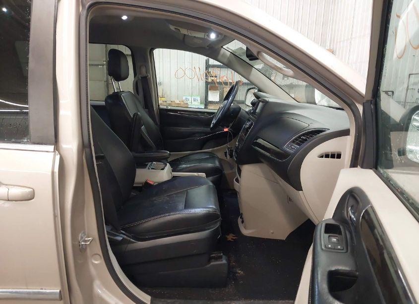 Photo 5 of 2015 Chrysler Town & COUNTRY TOURING (VIN 2C4RC1BG3FR582169)