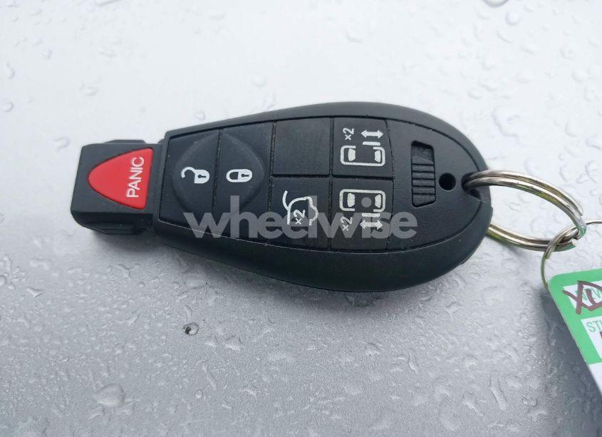 Photo 11 of 2015 Chrysler Town & COUNTRY TOURING (VIN 2C4RC1BG3FR601481)