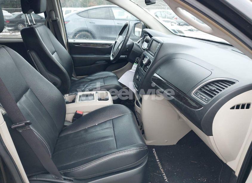 Photo 5 of 2015 Chrysler Town & COUNTRY TOURING (VIN 2C4RC1BG3FR601481)