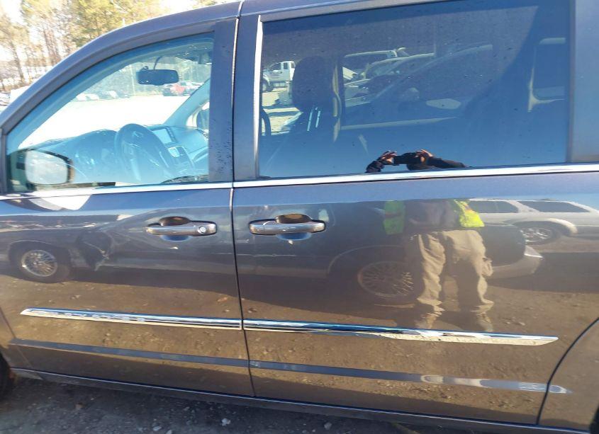 Photo 15 of 2015 Chrysler Town & COUNTRY TOURING (VIN 2C4RC1BG3FR609371)