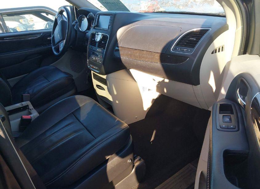 Photo 5 of 2015 Chrysler Town & COUNTRY TOURING (VIN 2C4RC1BG3FR609371)