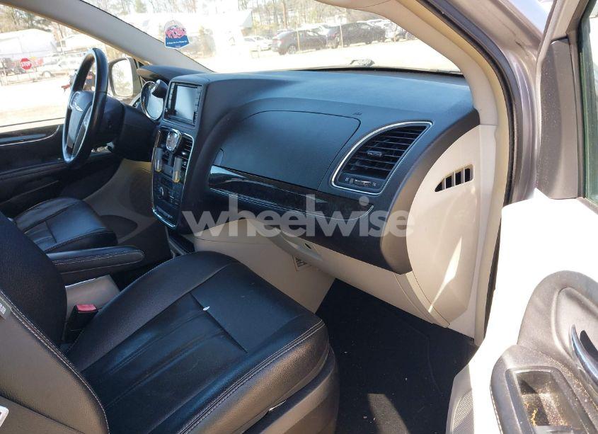 Photo 5 of 2015 Chrysler Town & COUNTRY TOURING (VIN 2C4RC1BG3FR644766)