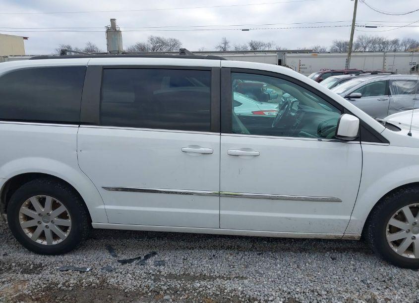 Photo 13 of 2015 Chrysler Town & COUNTRY TOURING (VIN 2C4RC1BG3FR661955)