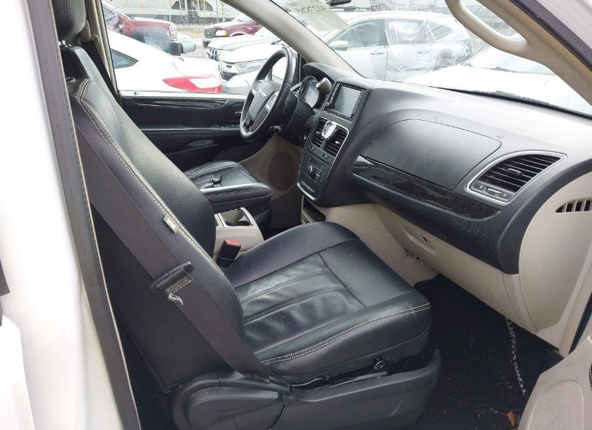 Photo 5 of 2015 Chrysler Town & COUNTRY TOURING (VIN 2C4RC1BG3FR661955)