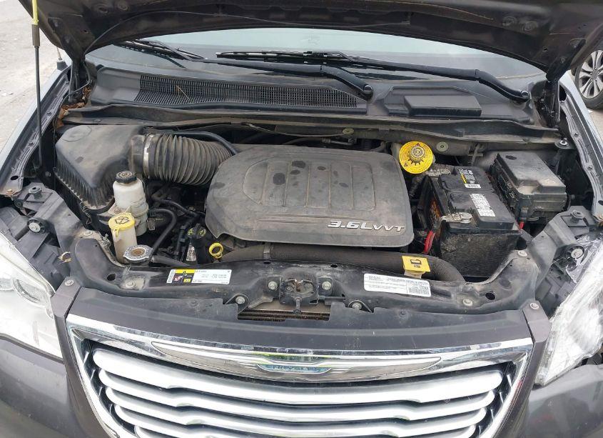 Photo 10 of 2015 Chrysler Town & COUNTRY TOURING (VIN 2C4RC1BG3FR673975)