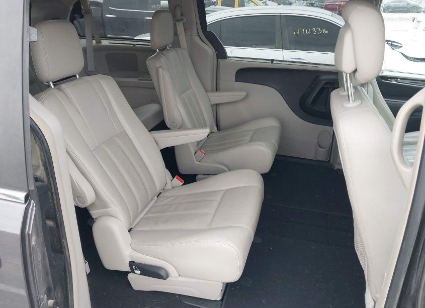 Photo 8 of 2015 Chrysler Town & COUNTRY TOURING (VIN 2C4RC1BG3FR673975)