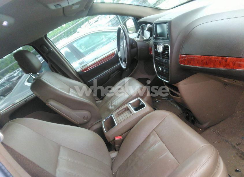 Photo 5 of 2015 Chrysler Town & COUNTRY TOURING (VIN 2C4RC1BG3FR710359)