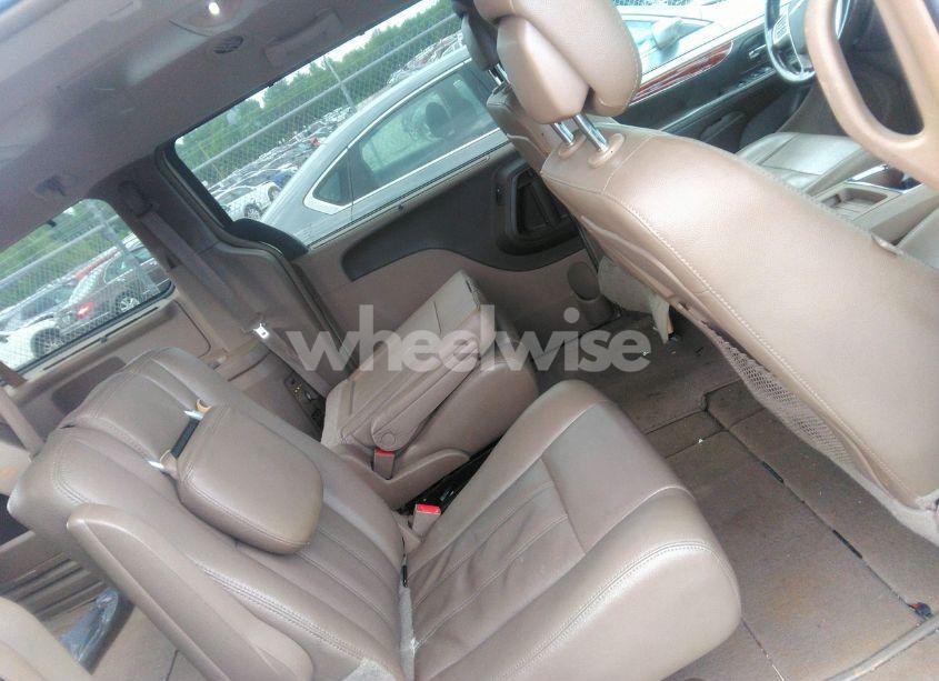 Photo 8 of 2015 Chrysler Town & COUNTRY TOURING (VIN 2C4RC1BG3FR710359)