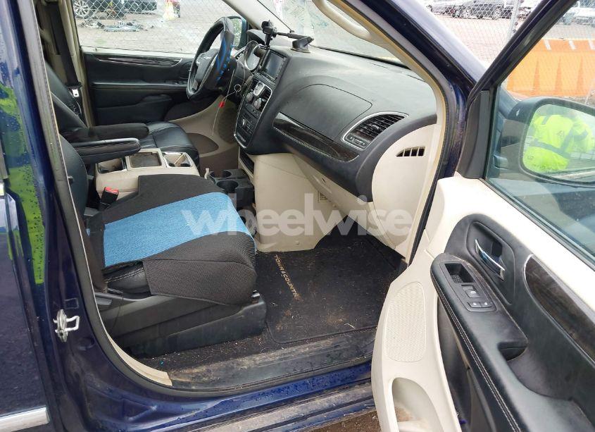 Photo 5 of 2015 Chrysler Town & COUNTRY TOURING (VIN 2C4RC1BG3FR716002)