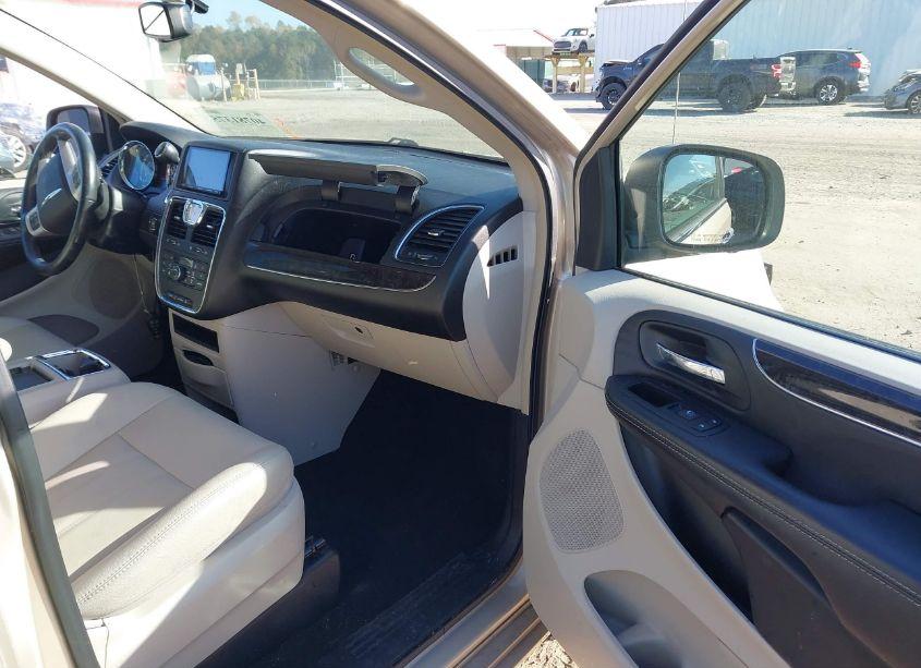 Photo 5 of 2015 Chrysler Town & COUNTRY TOURING (VIN 2C4RC1BG3FR753437)