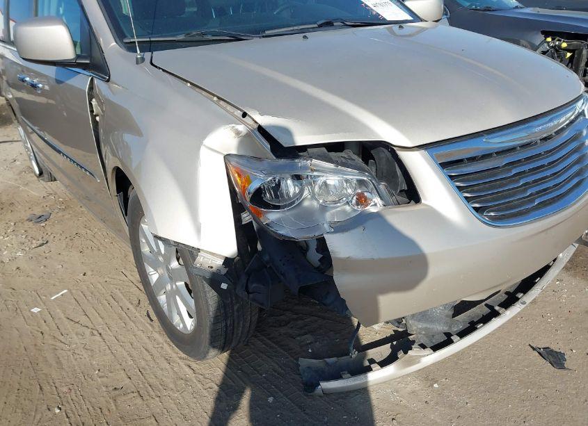 Photo 6 of 2015 Chrysler Town & COUNTRY TOURING (VIN 2C4RC1BG3FR753437)