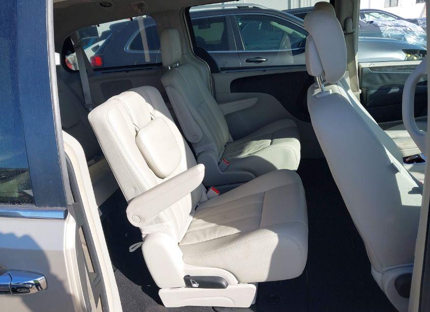Photo 8 of 2015 Chrysler Town & COUNTRY TOURING (VIN 2C4RC1BG3FR753437)
