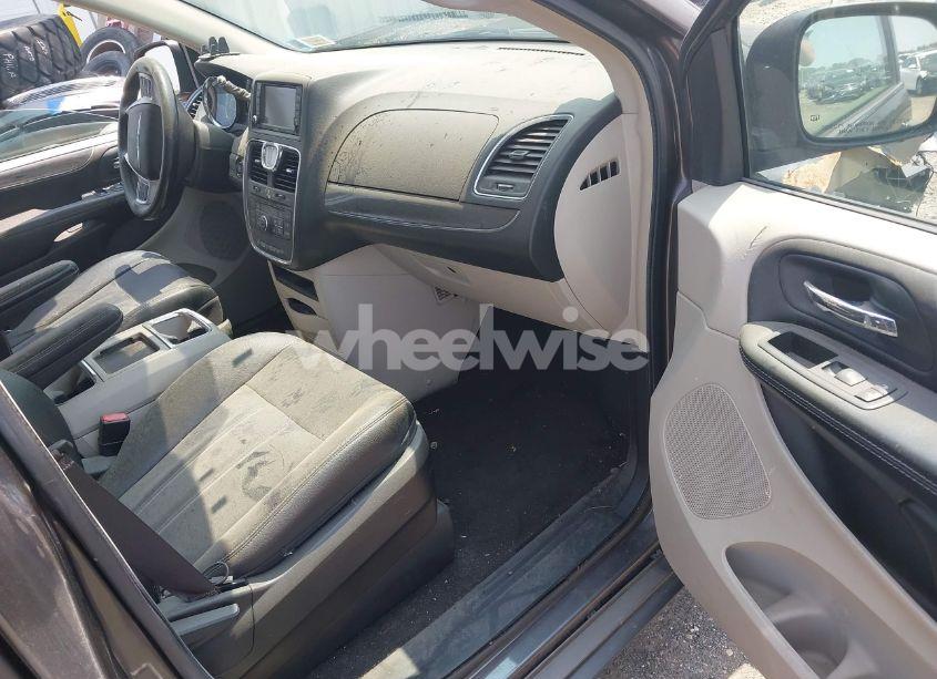 Photo 5 of 2016 Chrysler Town & COUNTRY TOURING (VIN 2C4RC1BG3GR110927)