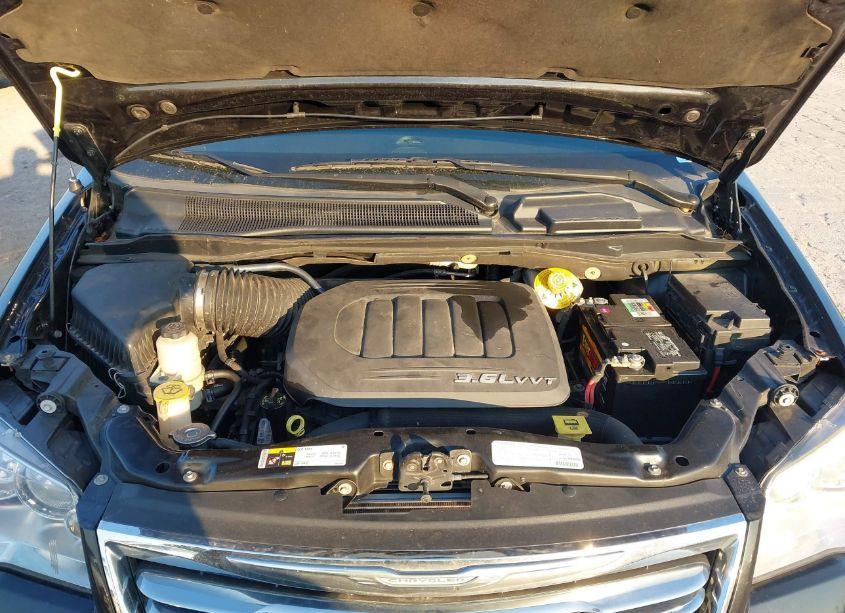 Photo 10 of 2016 Chrysler Town & COUNTRY TOURING (VIN 2C4RC1BG3GR121748)