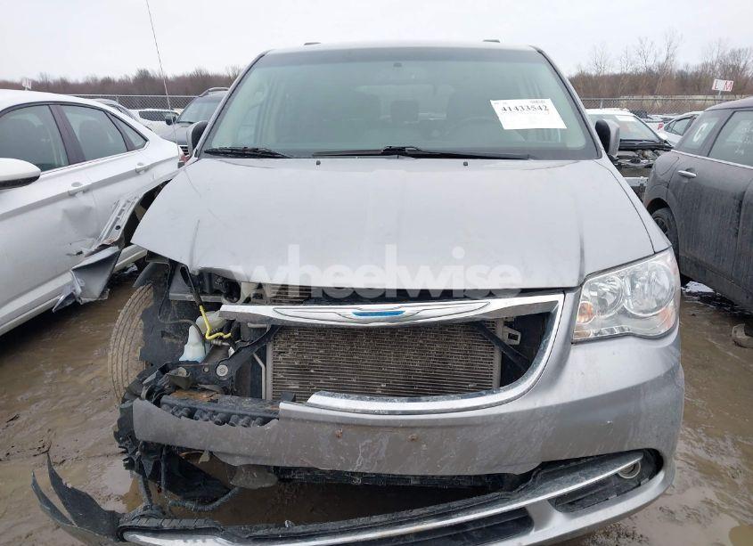 Photo 12 of 2016 Chrysler Town & COUNTRY TOURING (VIN 2C4RC1BG3GR157732)