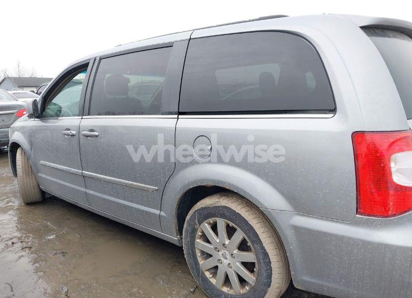 Photo 14 of 2016 Chrysler Town & COUNTRY TOURING (VIN 2C4RC1BG3GR157732)