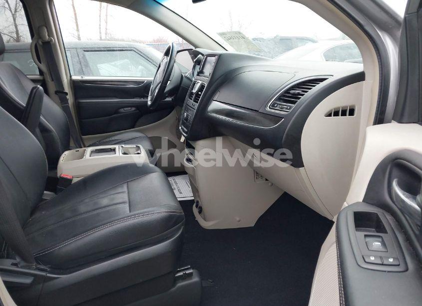 Photo 5 of 2016 Chrysler Town & COUNTRY TOURING (VIN 2C4RC1BG3GR157732)