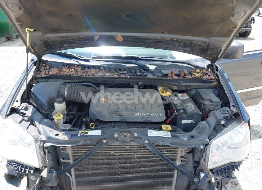 Photo 10 of 2016 Chrysler Town & COUNTRY TOURING (VIN 2C4RC1BG3GR172876)