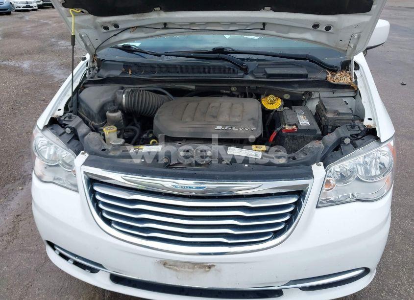 Photo 10 of 2016 Chrysler Town & COUNTRY TOURING (VIN 2C4RC1BG3GR187720)