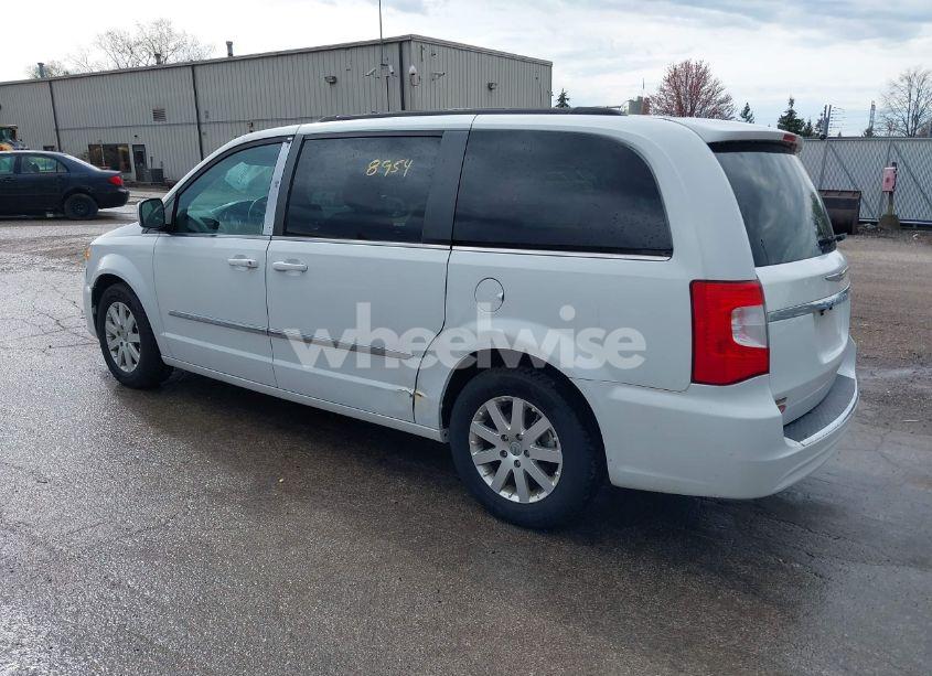 Photo 3 of 2016 Chrysler Town & COUNTRY TOURING (VIN 2C4RC1BG3GR187720)