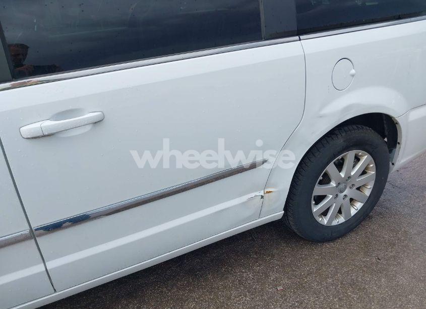 Photo 6 of 2016 Chrysler Town & COUNTRY TOURING (VIN 2C4RC1BG3GR187720)