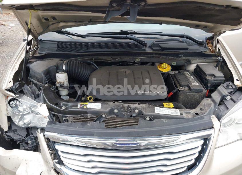 Photo 10 of 2016 Chrysler Town & COUNTRY TOURING (VIN 2C4RC1BG3GR190312)