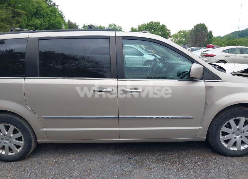 Photo 13 of 2016 Chrysler Town & COUNTRY TOURING (VIN 2C4RC1BG3GR190312)