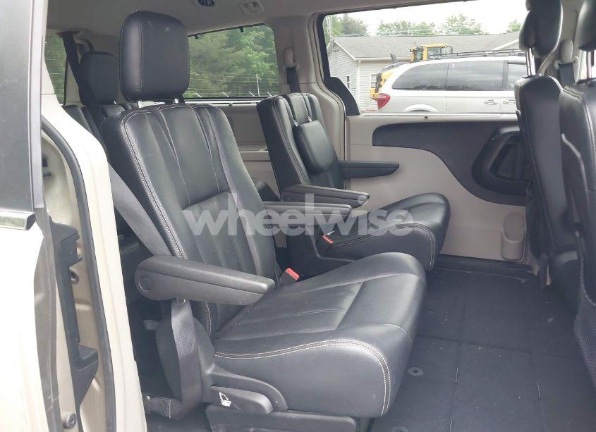 Photo 8 of 2016 Chrysler Town & COUNTRY TOURING (VIN 2C4RC1BG3GR190312)