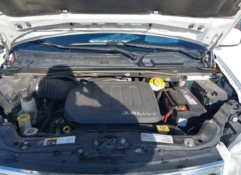 Photo 10 of 2016 Chrysler Town & COUNTRY TOURING (VIN 2C4RC1BG3GR190990)