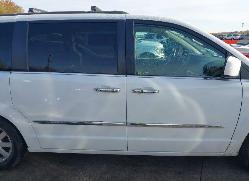 Photo 13 of 2016 Chrysler Town & COUNTRY TOURING (VIN 2C4RC1BG3GR190990)