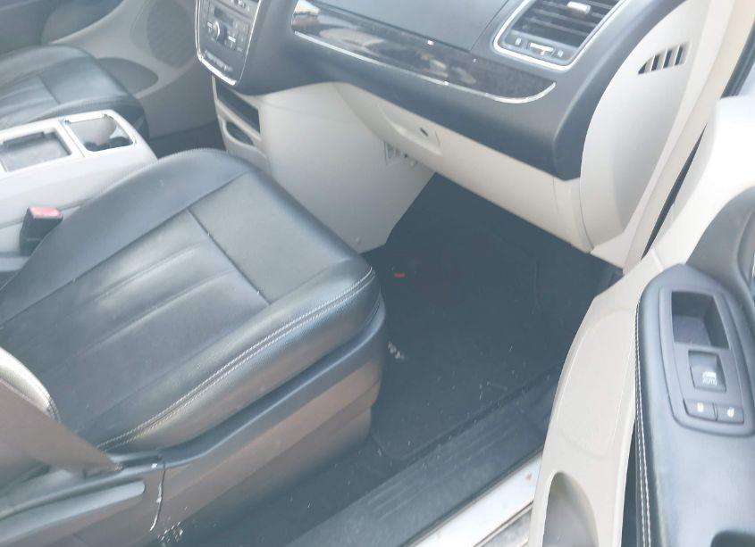 Photo 5 of 2016 Chrysler Town & COUNTRY TOURING (VIN 2C4RC1BG3GR190990)