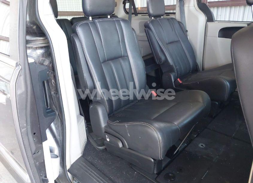 Photo 8 of 2016 Chrysler Town & COUNTRY TOURING (VIN 2C4RC1BG3GR232770)