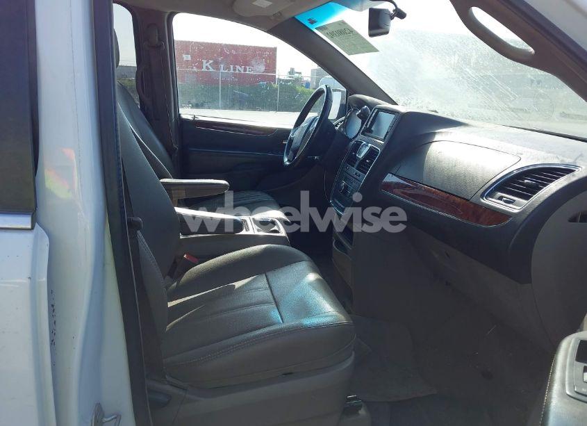 Photo 5 of 2016 Chrysler Town & COUNTRY TOURING (VIN 2C4RC1BG3GR245955)