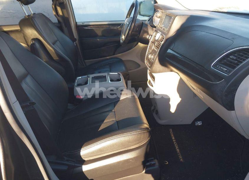 Photo 5 of 2016 Chrysler Town & COUNTRY TOURING (VIN 2C4RC1BG3GR253036)