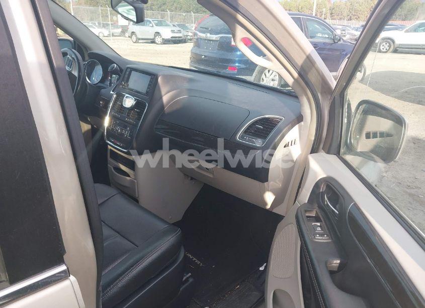 Photo 5 of 2016 Chrysler Town & COUNTRY TOURING (VIN 2C4RC1BG3GR267809)