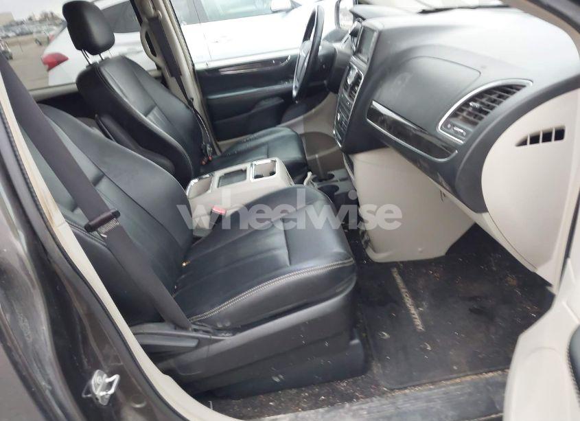 Photo 5 of 2016 Chrysler Town & COUNTRY TOURING (VIN 2C4RC1BG3GR280270)