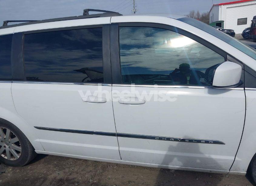 Photo 13 of 2016 Chrysler Town & COUNTRY TOURING (VIN 2C4RC1BG3GR293200)